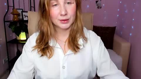 Snapshot of helens_lov chatting on February 21, 1:44 am Helen online show from February 21, 1:44 am
