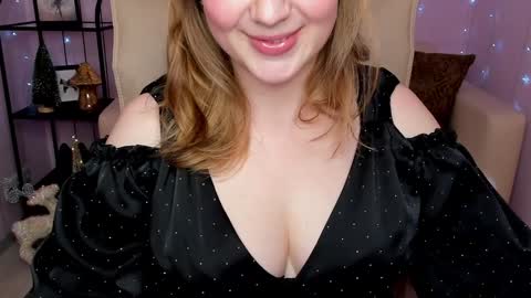 Snapshot of helens_lov chatting on December 27, 7:51 am Helen online show from December 27, 7:51 am