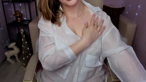 Snapshot of helens_lov chatting on December 7, 2:09 am Helen online show from December 7, 2:09 am