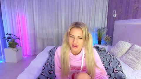 Snapshot of helensunshine chatting on December 19, 4:45 am Helen online show from December 19, 4:45 am