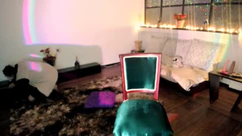 Snapshot of heliconiavannucci chatting on October 7, 2:16 am Heliconia online show from October 7, 2:16 am