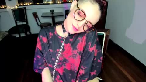 Snapshot of heliconiavannucci chatting on October 19, 1:07 am Heliconia online show from October 19, 1:07 am