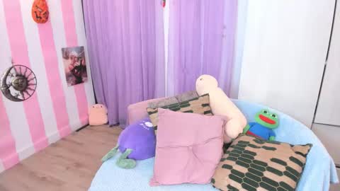 Laura online show from November 25, 4:14 am