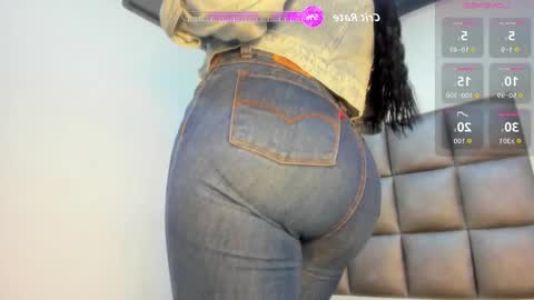 hellen__smith_ online show from October 20, 12:30 pm