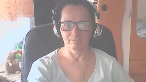 hellenmarie online show from March 9, 11:24 am