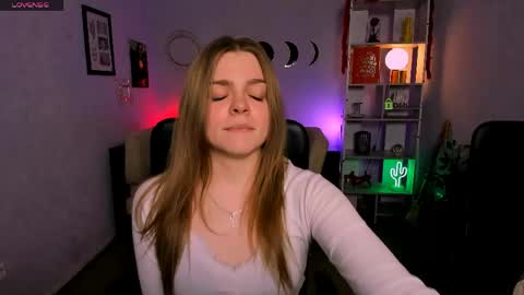 Helli online show from April 24, 7:16 pm