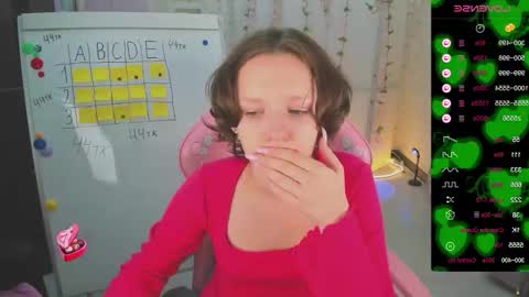 Snapshot of hello_helena chatting on September 20, 4:33 am Helene online show from September 20, 4:33 am