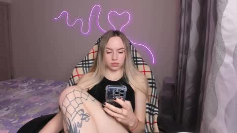 Lisa online show from April 15, 5:46 pm