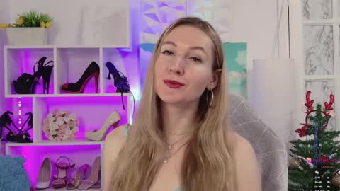 Snapshot of hello_lisha chatting on December 28, 9:09 am Alisia Monday to Friday from 10 am to 4 pm GMT 2 online show from December 28, 9:09 am