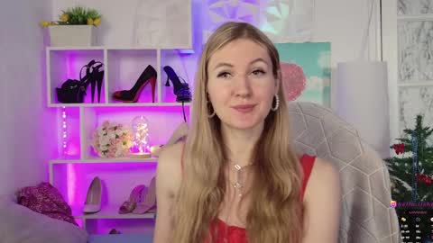 Snapshot of hello_lisha chatting on January 3, 8:32 am Alisia Monday to Friday from 10 am to 4 pm GMT 2 online show from January 3, 8:32 am