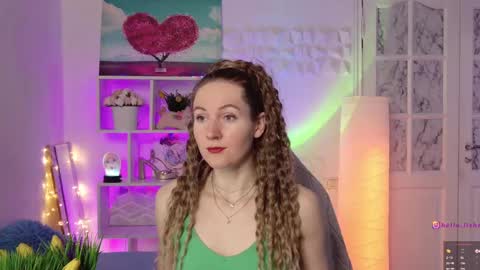 Snapshot of hello_lisha chatting on February 18, 8:05 am Alisia Monday to Friday from 10 am to 4 pm GMT 2 online show from February 18, 8:05 am