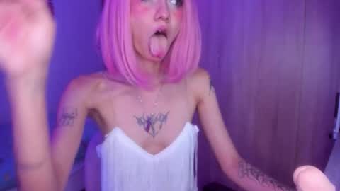 Raven and Momo online show from January 5, 10:02 pm