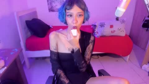 Raven and Momo online show from November 29, 5:55 am