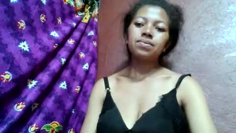 henitsaldy online show from April 26, 1:42 pm