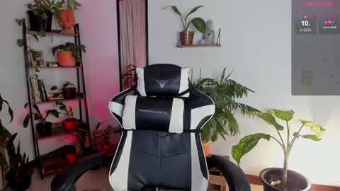 Snapshot of hera_069 chatting on February 28, 6:32 am Hello I am Valentina independent Colombian model I love sensuality and pleasure welcome online show from February 28, 6:32 am