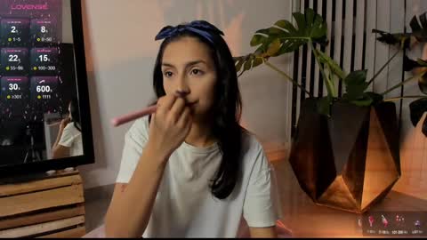 Snapshot of hera_069 chatting on December 27, 12:07 am Hello I am Valentina independent Colombian model I love sensuality and pleasure welcome online show from December 27, 12:07 am