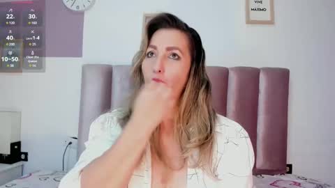 Snapshot of hera_godess chatting on January 17, 1:03 pm Hera godes online show from January 17, 1:03 pm