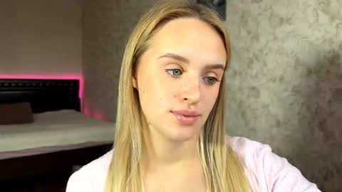 Snapshot of hermiladziekan chatting on October 13, 8:39 am Sylvia online show from October 13, 8:39 am