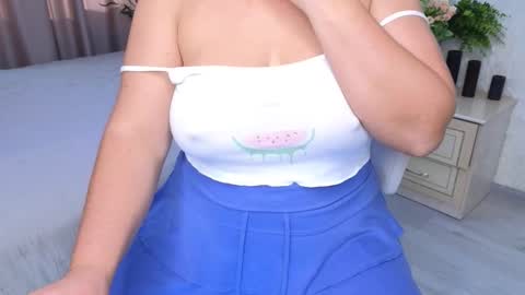 Snapshot of heroine_of_your_life chatting on October 15, 6:38 am Maryana online show from October 15, 6:38 am