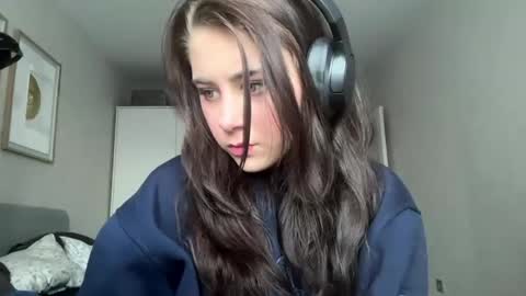 Juliana online show from April 21, 2:35 pm