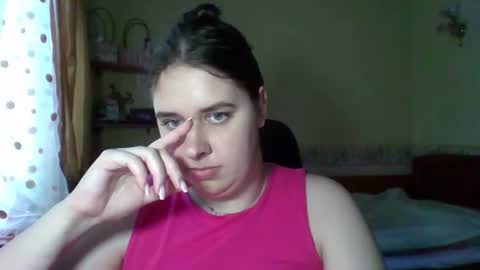 hess_luna_ online show from June 19, 9:24 am