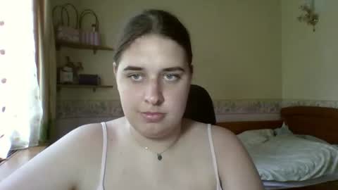 hess_luna_ online show from July 28, 9:07 am
