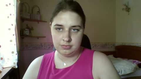 hess_luna_ online show from July 13, 9:10 am