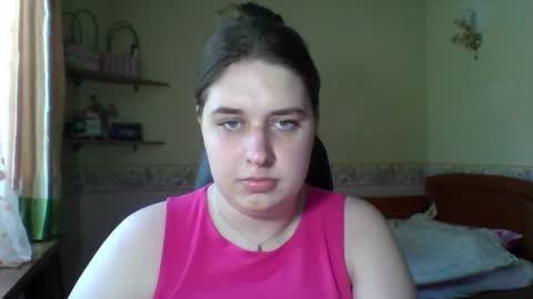 hess_luna_ online show from July 2, 9:04 am