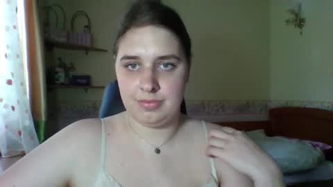 hess_luna_ online show from July 7, 9:13 am