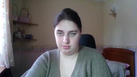 hess_luna_ online show from February 2, 9:52 am