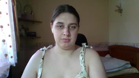 hess_luna_ online show from March 24, 9:47 am