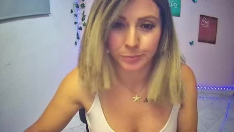 Hestesiaxx online show from April 27, 1:46 am