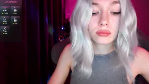 Snapshot of hey_nora_ chatting on December 27, 2:12 pm Nora online show from December 27, 2:12 pm