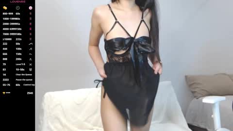 Snapshot of hi_beckyy chatting on October 12, 1:57 pm hi_beckyy online show from October 12, 1:57 pm