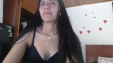 hilaril18 online show from February 23, 1:56 pm