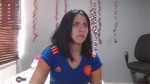 hilaril18 online show from February 4, 6:33 pm