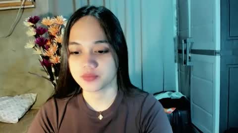 hilarymolly online show from April 27, 8:33 am