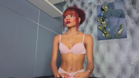 Snapshot of hillary_banks__ chatting on September 18, 6:01 am Hillary online show from September 18, 6:01 am