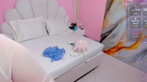 hinata_dolly online show from April 25, 11:02 am