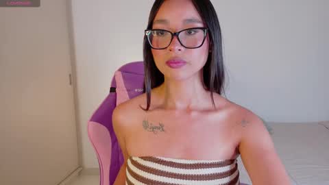 H A N N A H online show from November 16, 11:05 pm