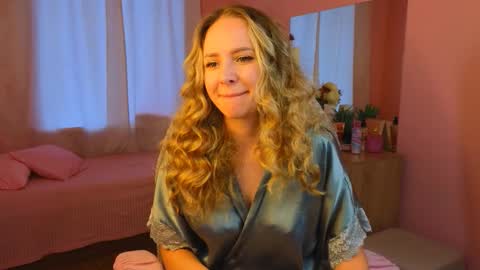 Snapshot of hloya_jons chatting on September 29, 2:16 am Ksenia online show from September 29, 2:16 am