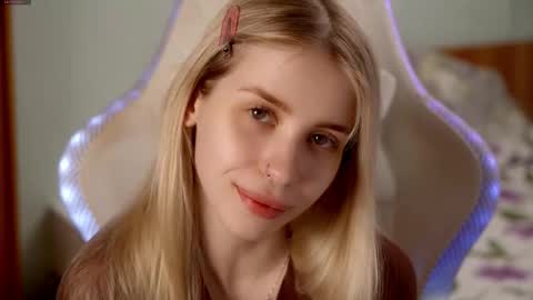 Holly online show from March 17, 7:29 pm