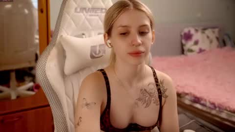 Holly online show from June 11, 7:11 pm