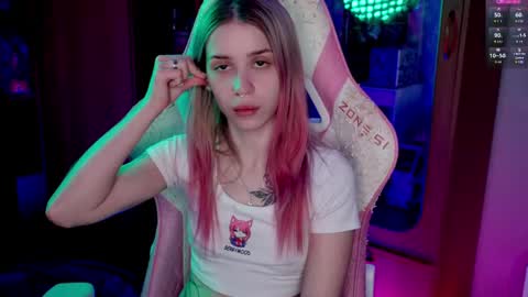 Holly online show from March 11, 6:52 pm