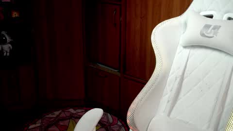 Holly online show from October 5, 8:03 pm