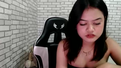 hoelyfloryn online show from March 21, 1:05 pm