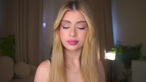 Moni Monica online show from April 19, 8:03 am