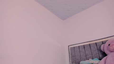 holly_16 online show from July 12, 12:44 am