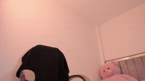 holly_16 online show from April 25, 9:56 pm