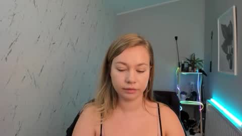 Holly online show from September 17, 6:06 pm